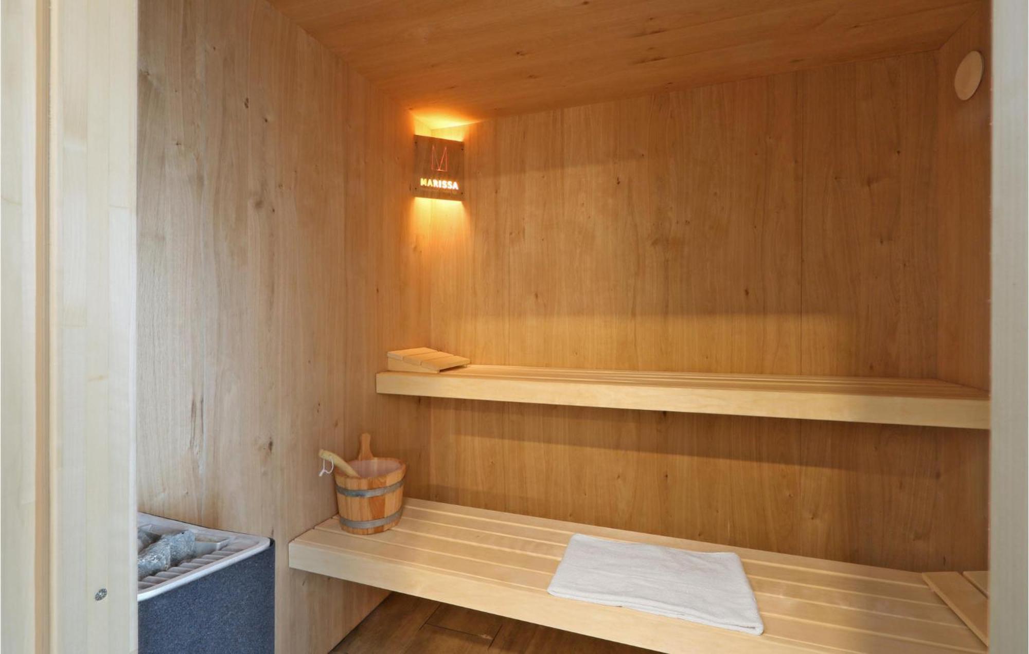 Nice Home In Lembruch-Duemmer See With Sauna Экстерьер фото